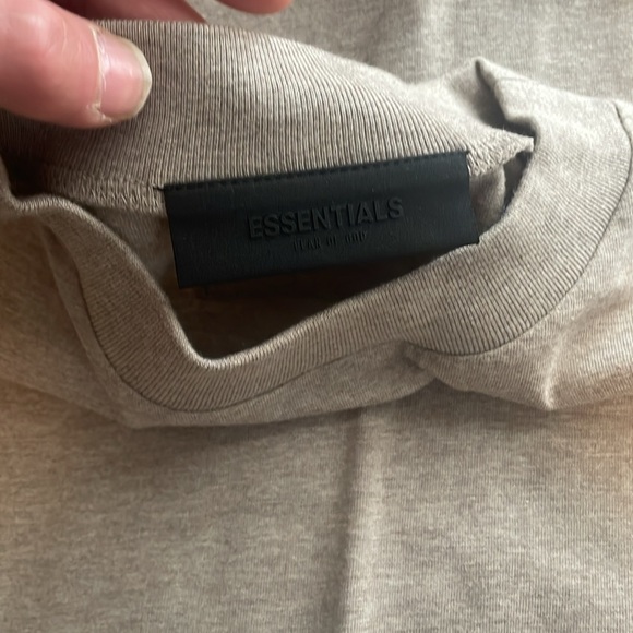 Essentials cream color size med but this thing is huge it has to be for 3x - Picture 4 of 4